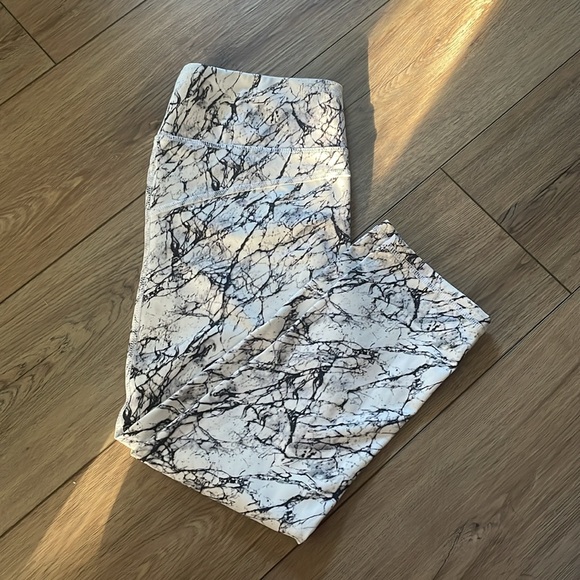Marika Sport white marbled capri leggings - Picture 10 of 10